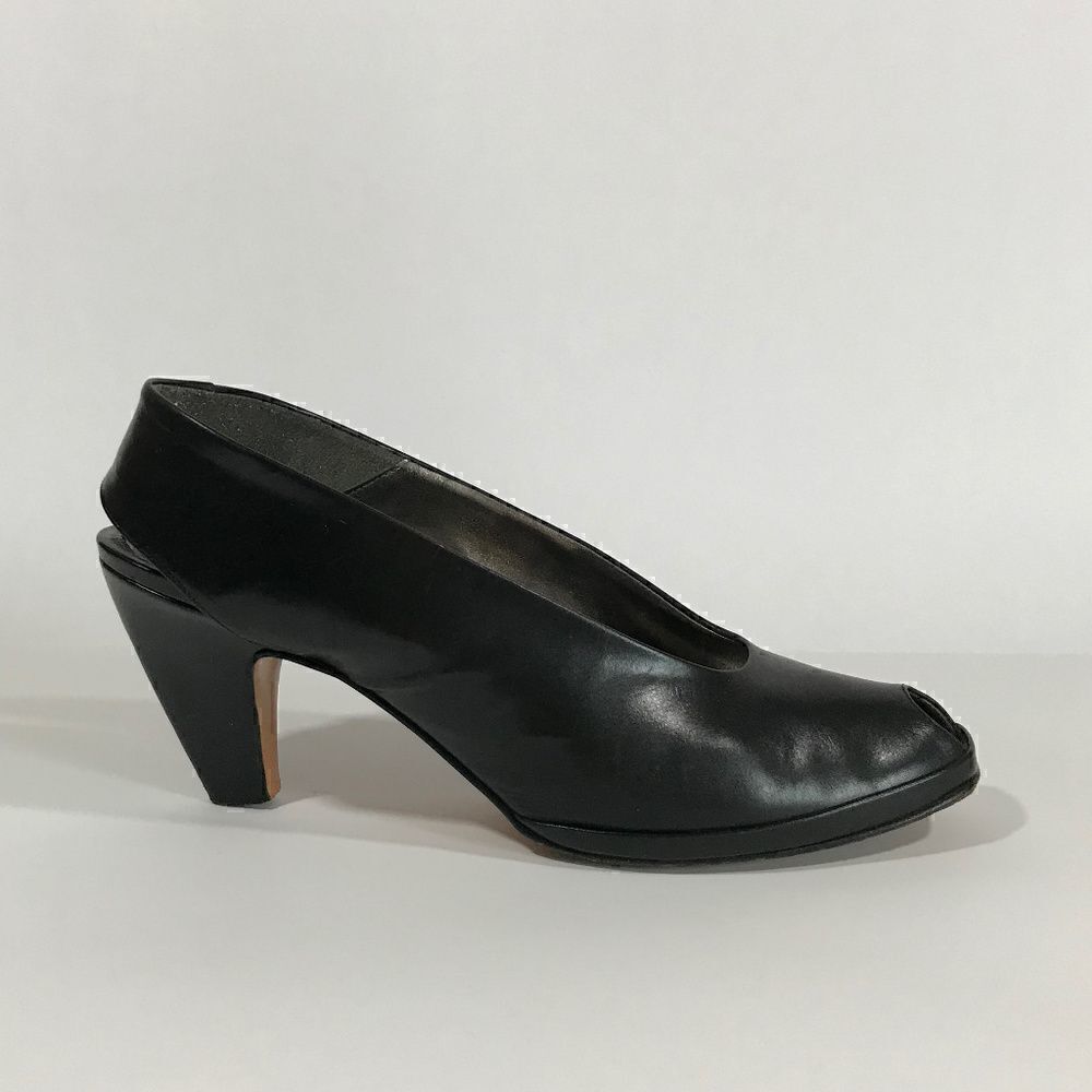 Modern & Sleek Curved Heel Slingback Peep-Toe